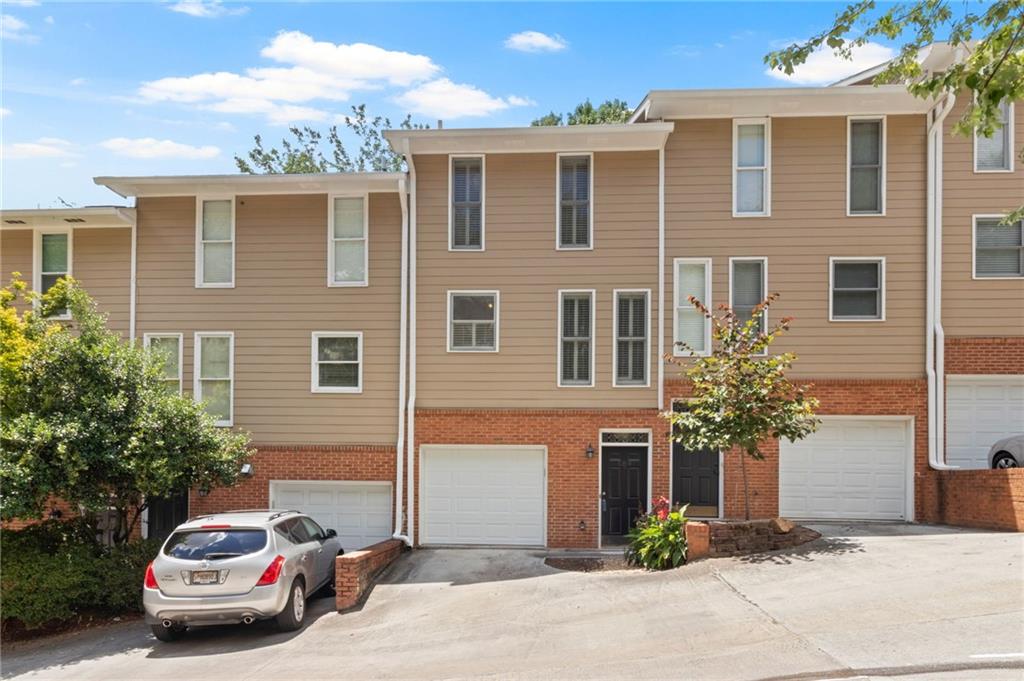 664 Park Village Drive NE