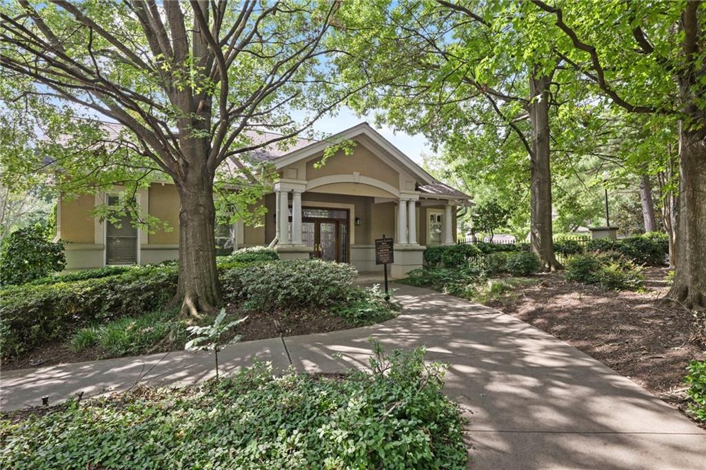 2700 Pine Tree Road NE Unit 2305