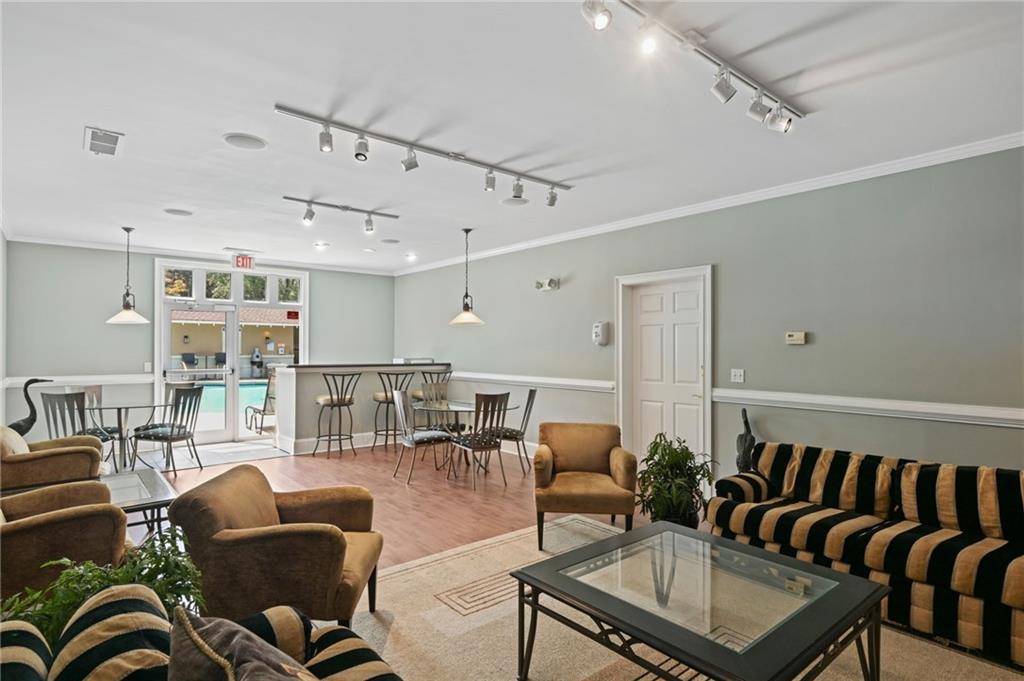 2700 Pine Tree Road NE Unit 2305
