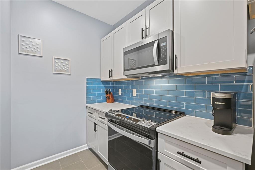 2700 Pine Tree Road NE Unit 2305