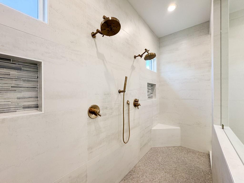 1310 Rumson Lane