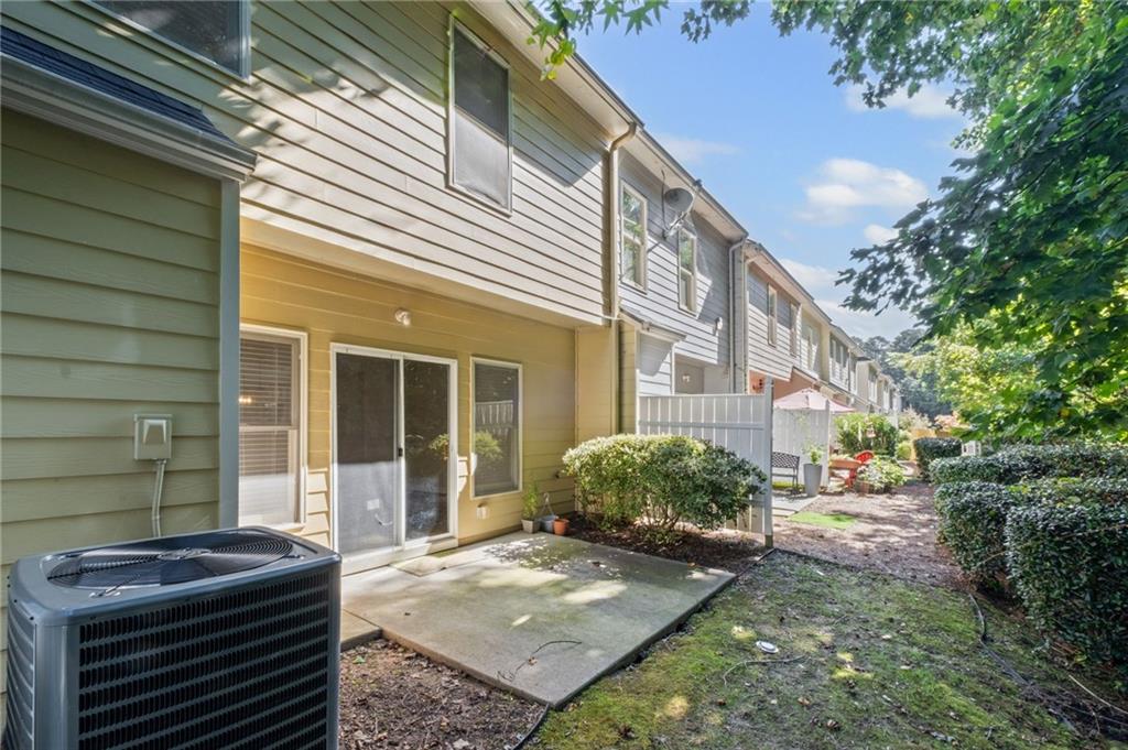1225 Harris Commons Place