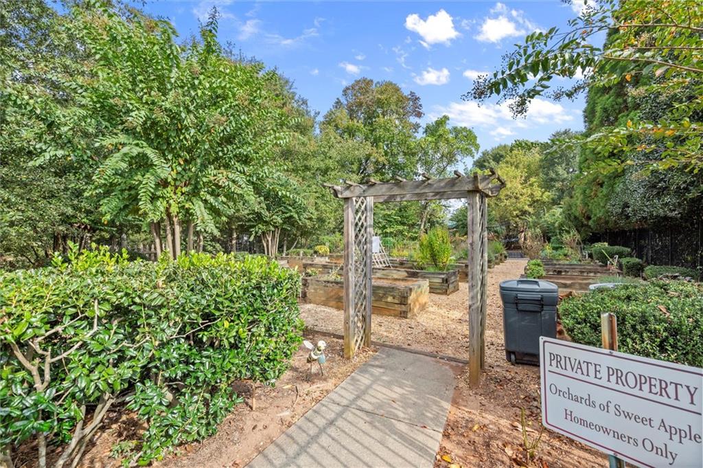 406 Sweet Apple Circle