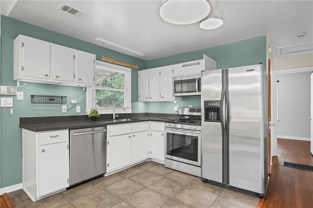 3068 Hollywood Drive