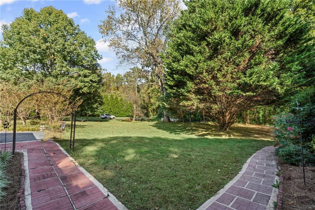 100 Knollwood Lane