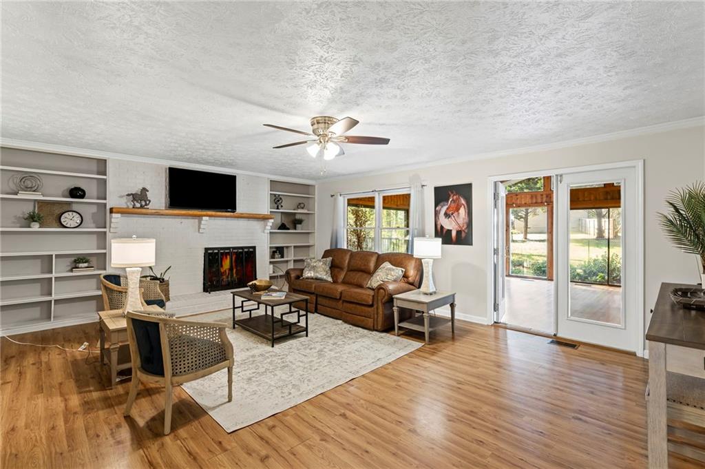 100 Knollwood Lane