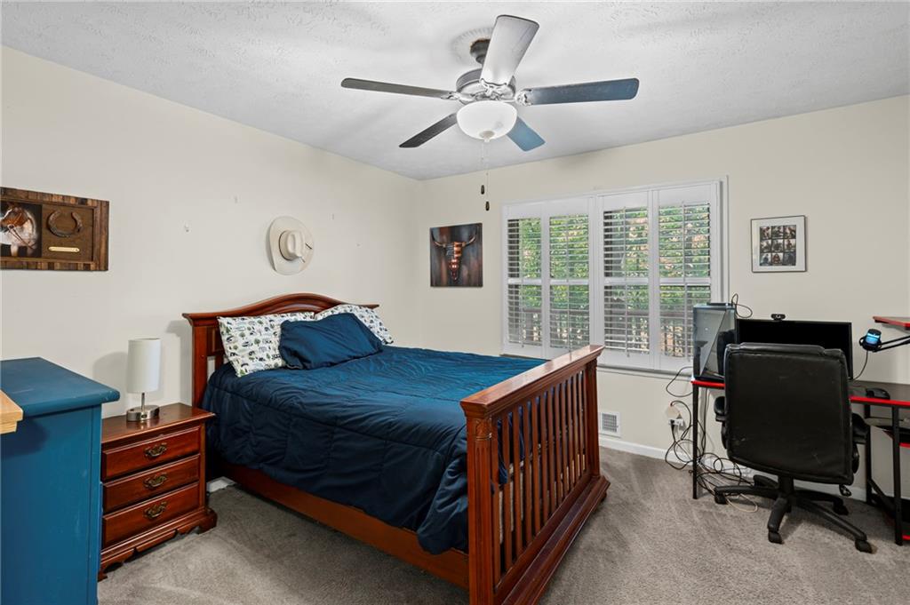 100 Knollwood Lane