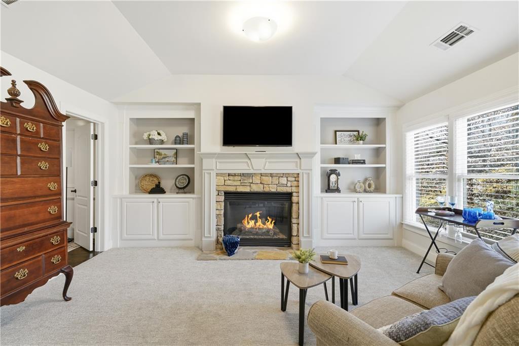 2642 Long Pointe
