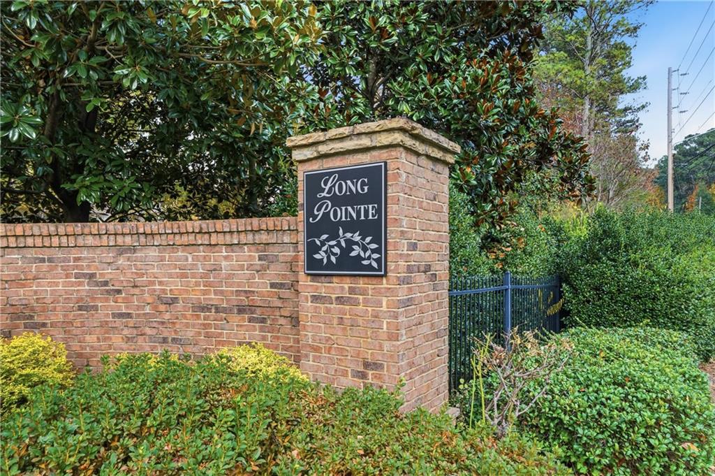 2642 Long Pointe