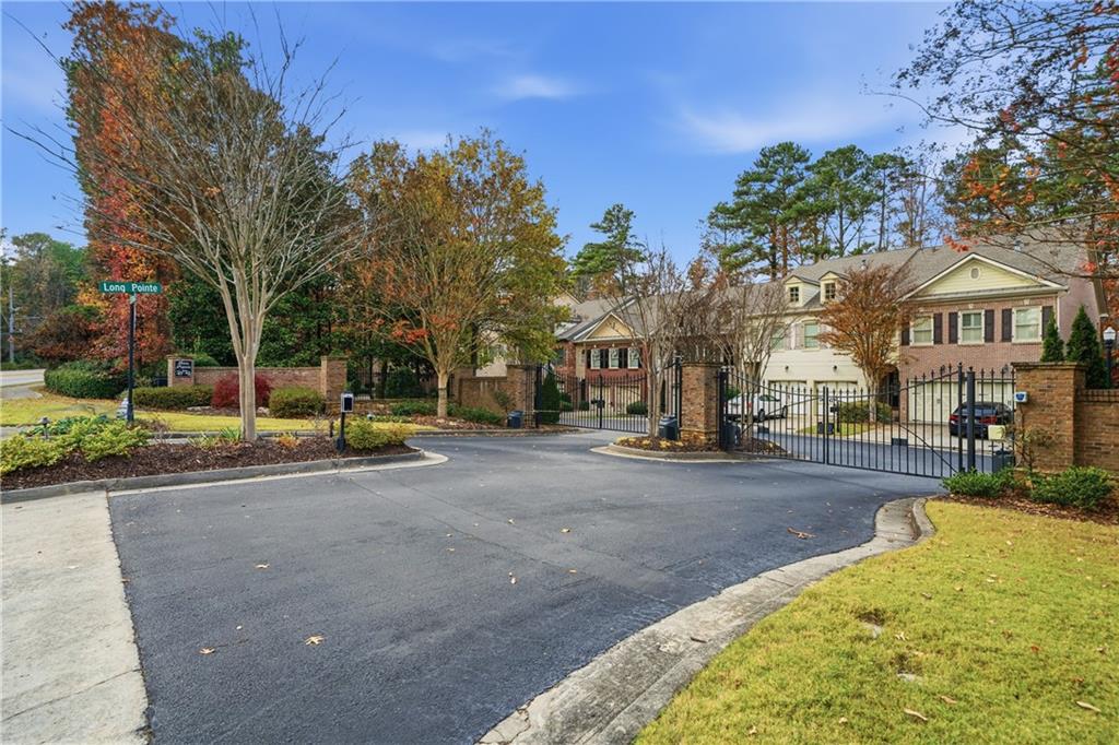 2642 Long Pointe