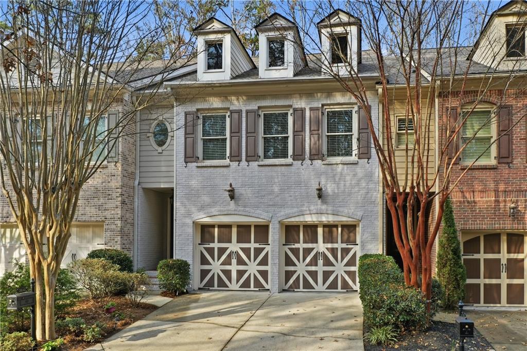 2642 Long Pointe