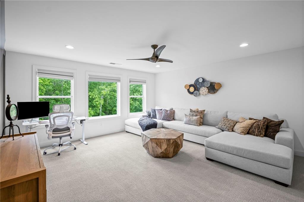 126 White Oak