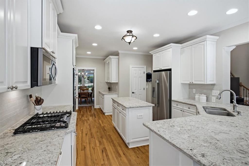 880 Colonial Lane