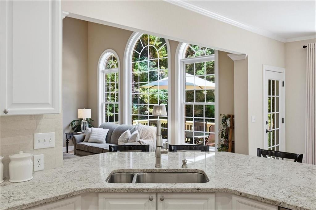 880 Colonial Lane