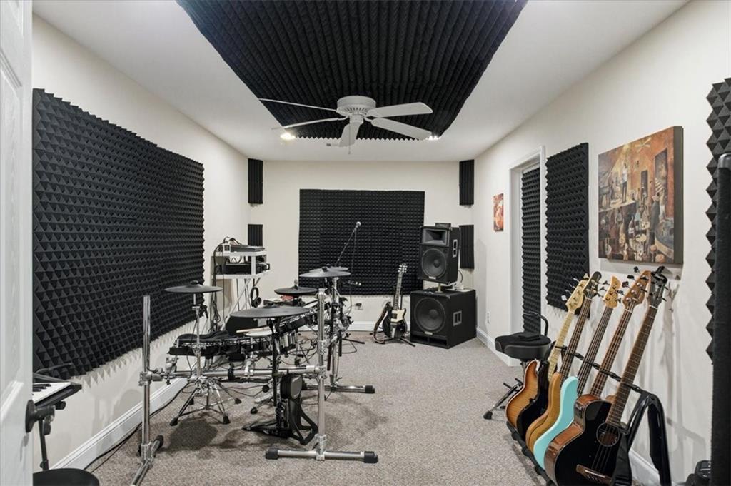 880 Colonial Lane