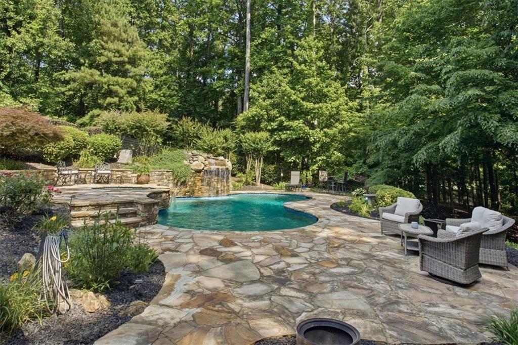 880 Colonial Lane