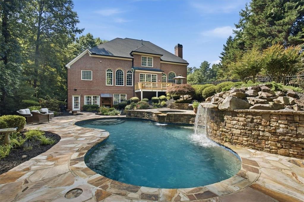 880 Colonial Lane