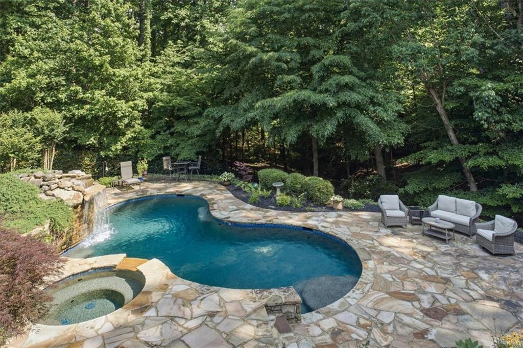 880 Colonial Lane