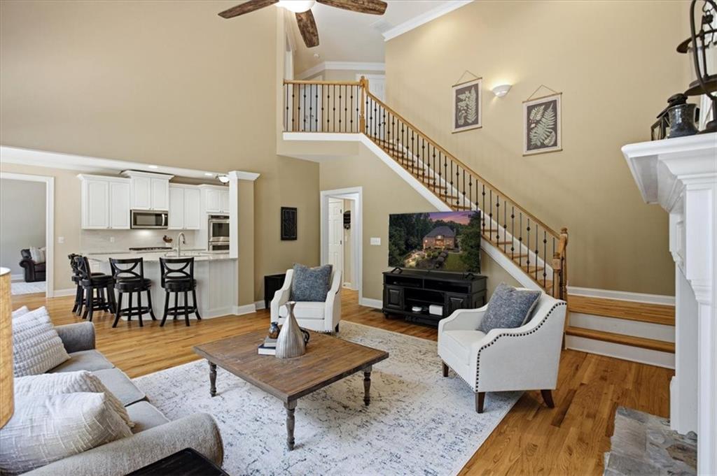 880 Colonial Lane