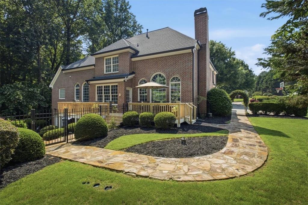 880 Colonial Lane