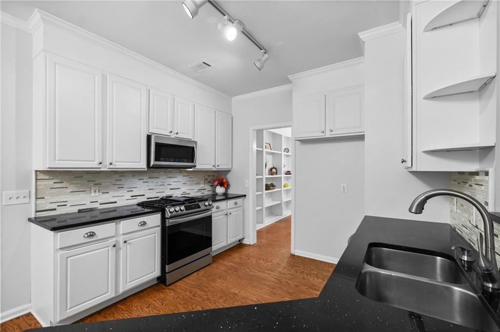 2300 Northwood Drive