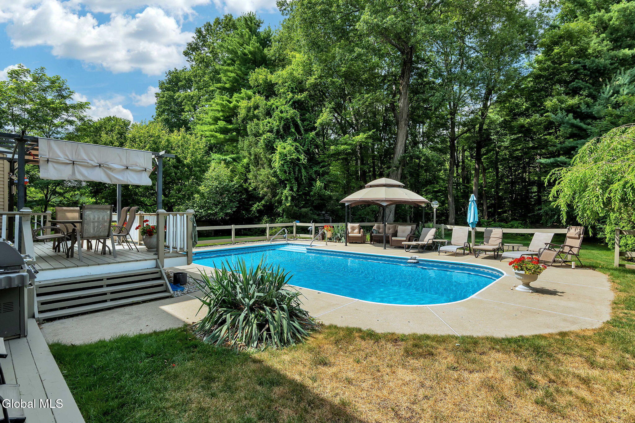 16 Huntwood Drive