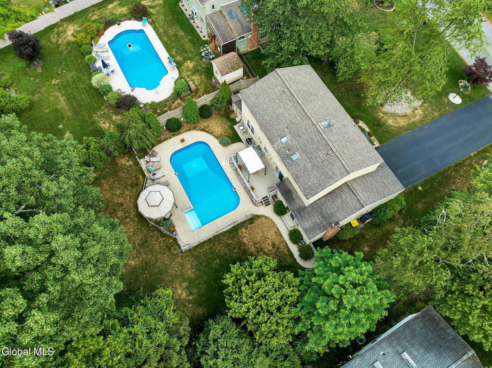16 Huntwood Drive