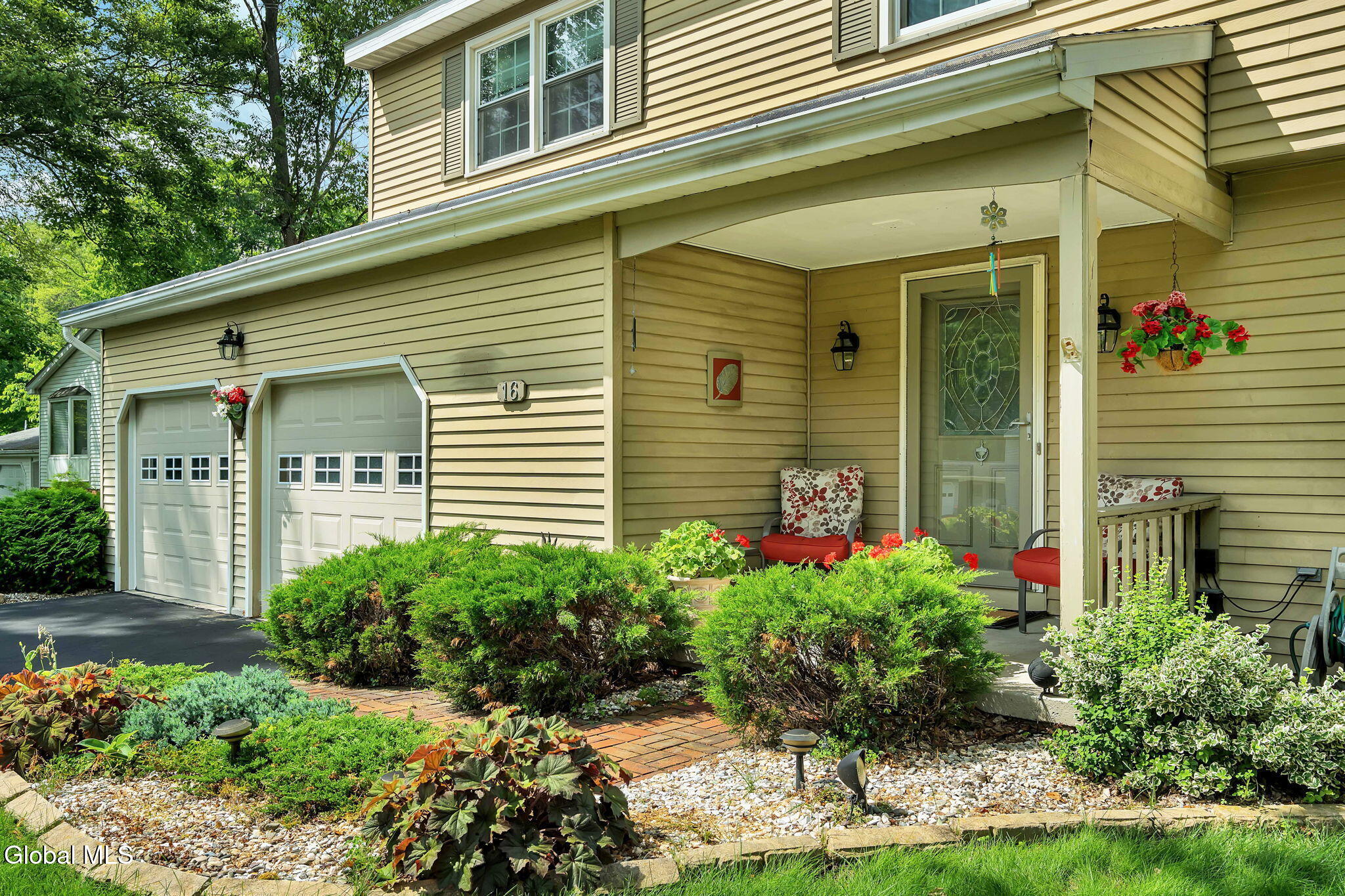 16 Huntwood Drive