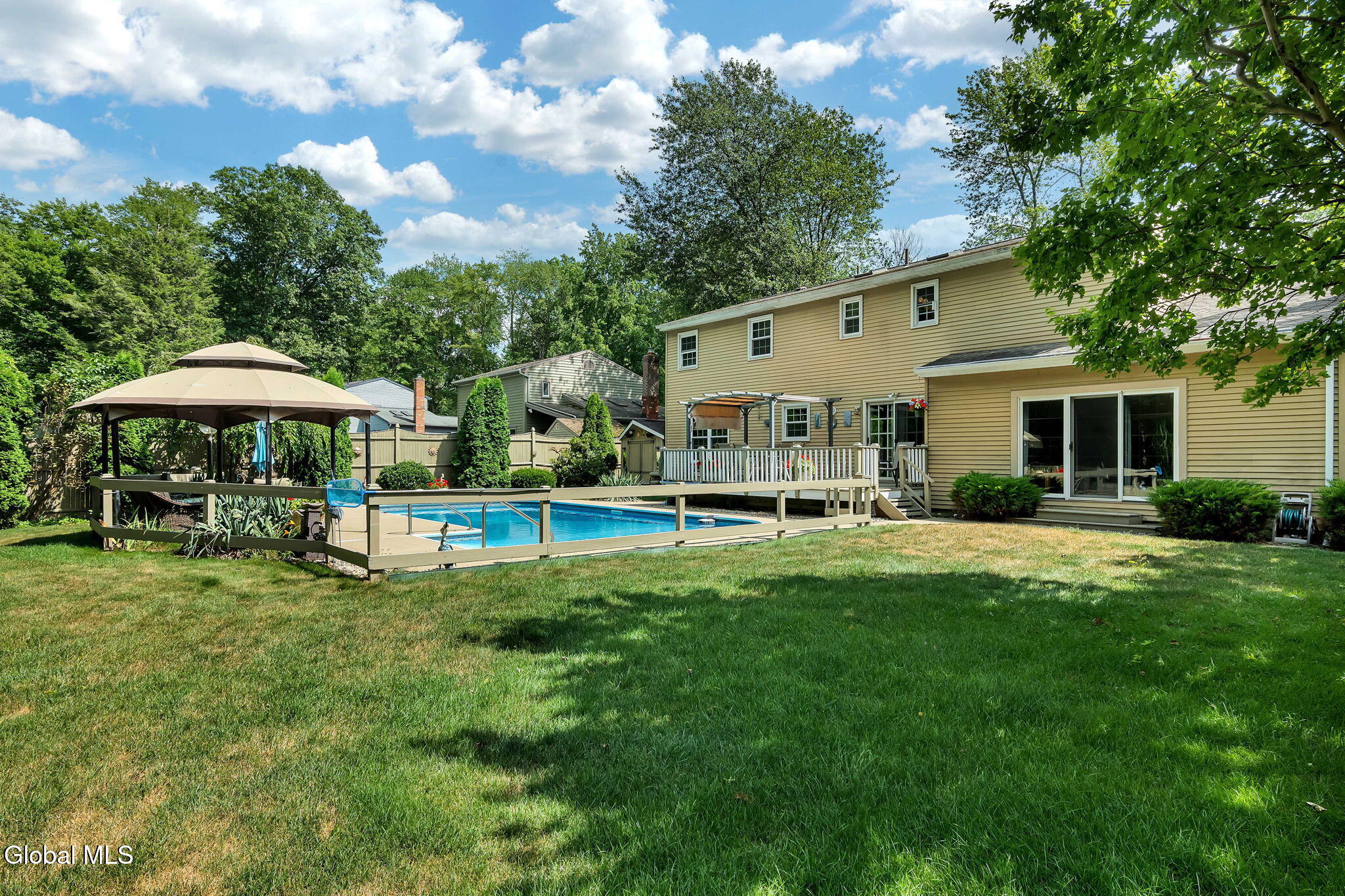 16 Huntwood Drive