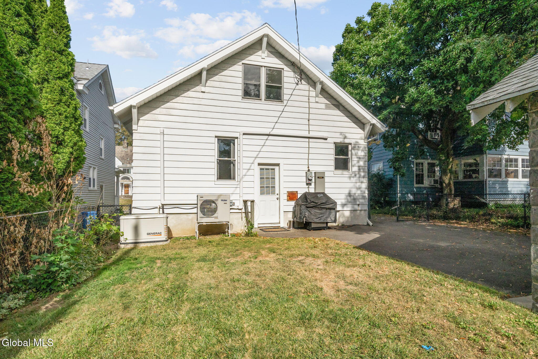 11 Fleetwood Avenue