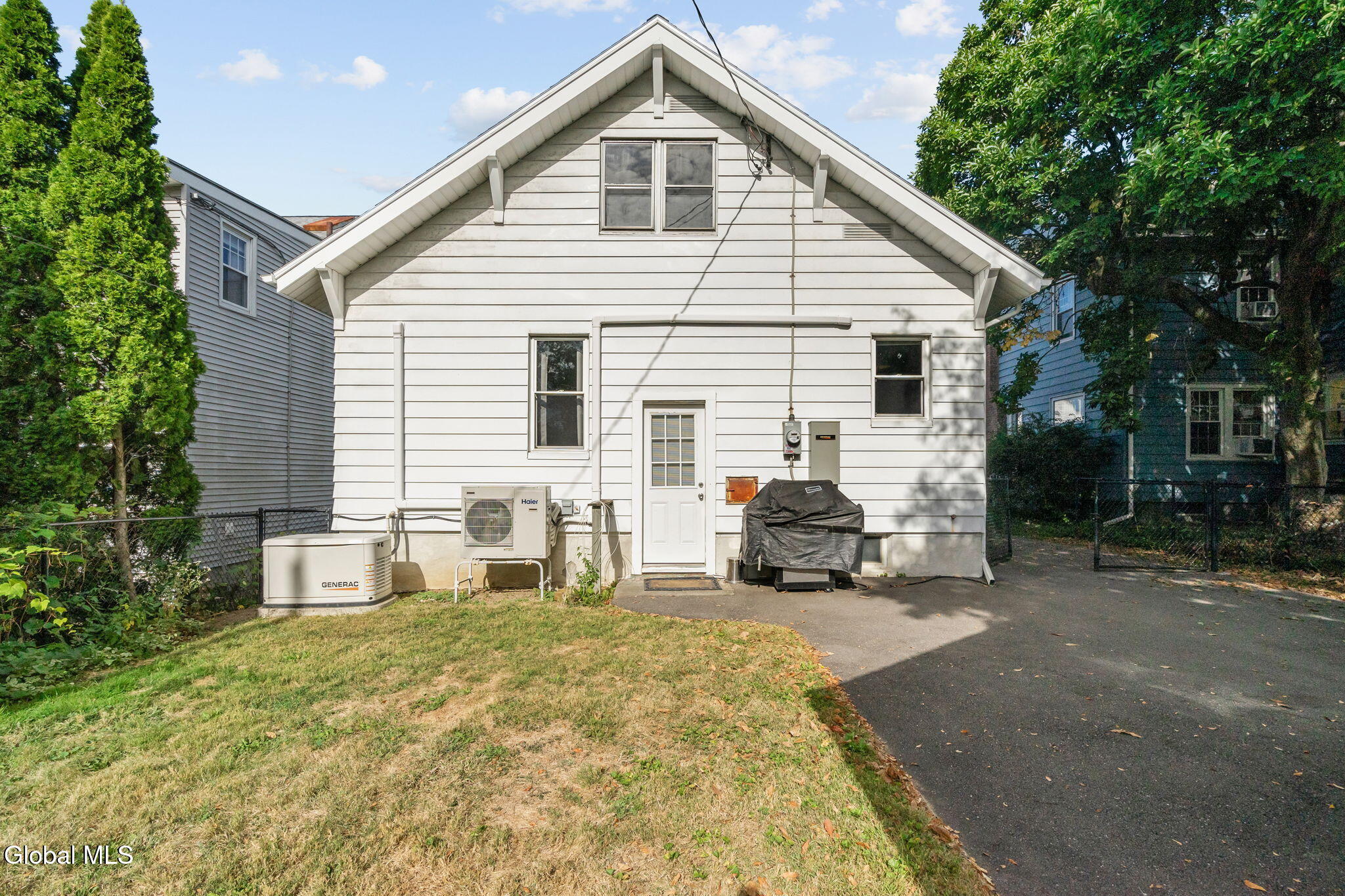 11 Fleetwood Avenue