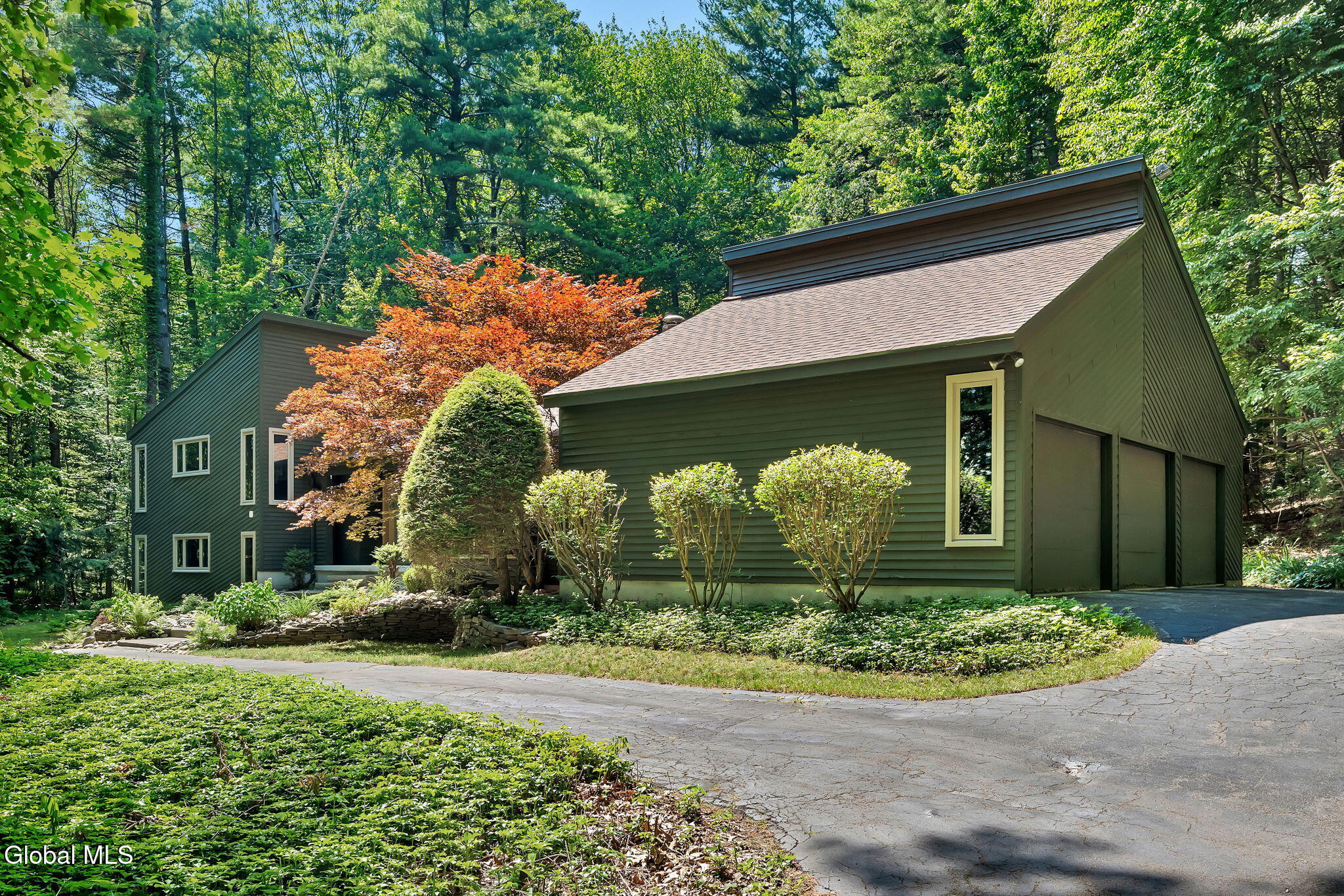 27 Robinwood Drive