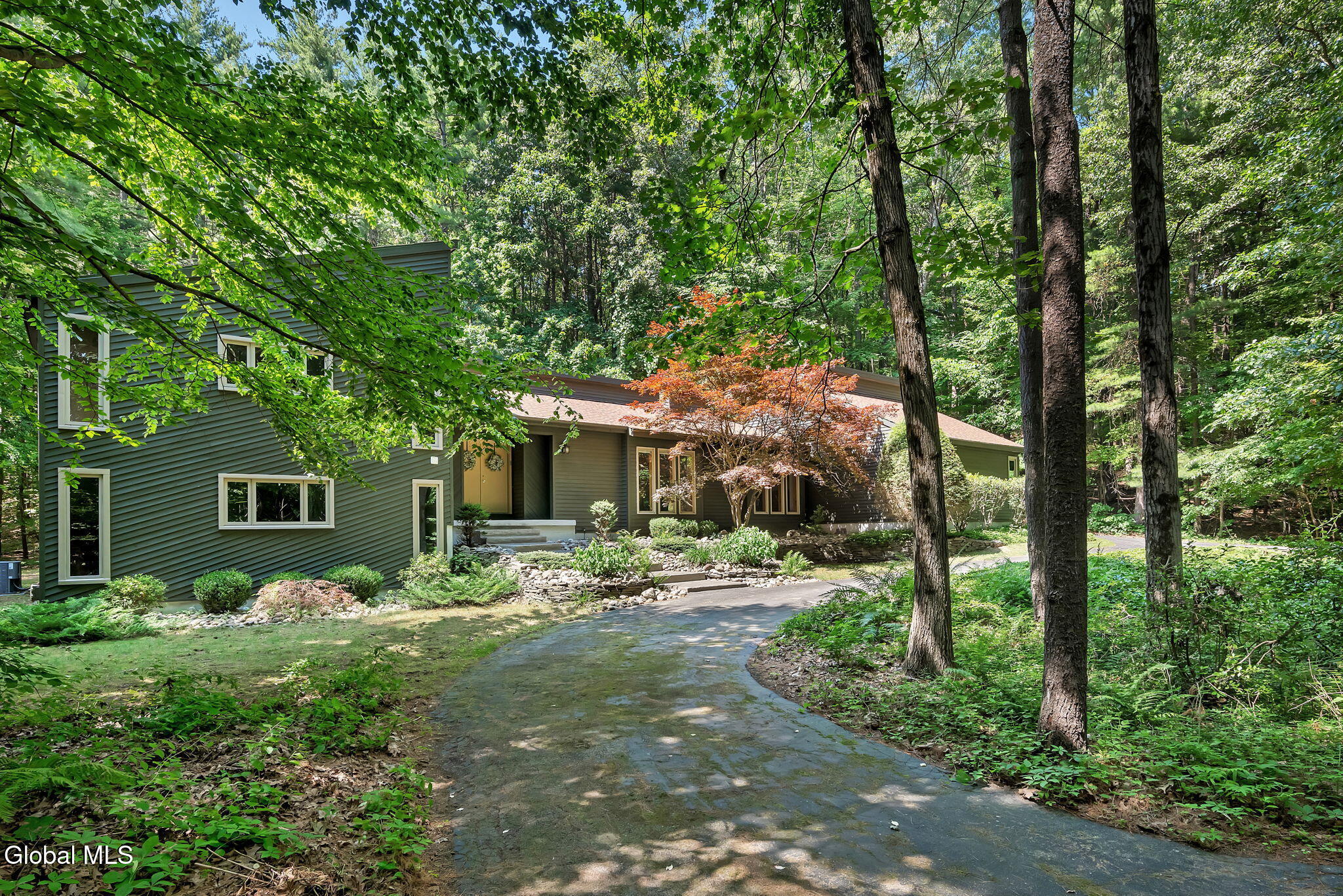 27 Robinwood Drive