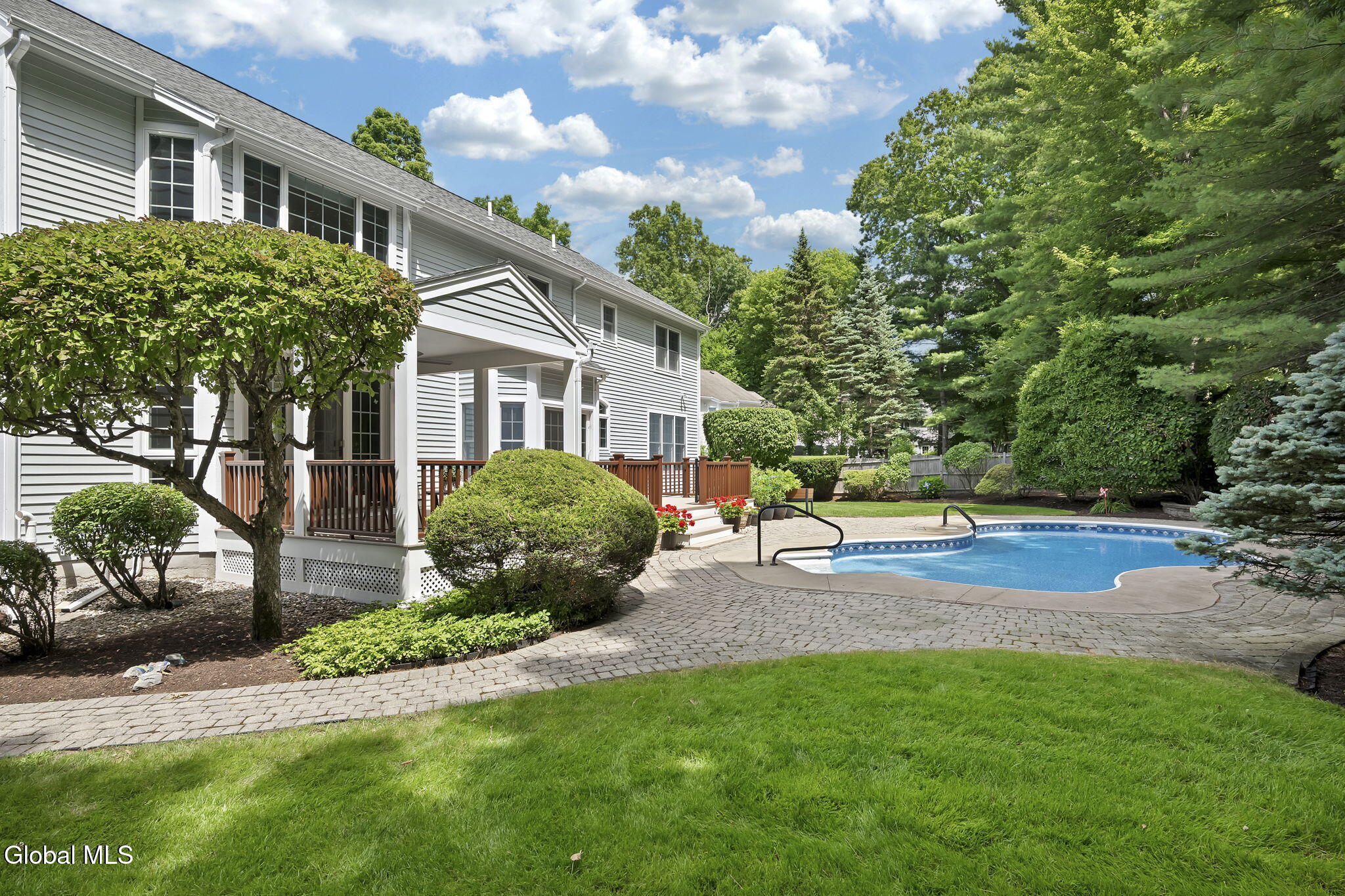 73 Robinwood Drive