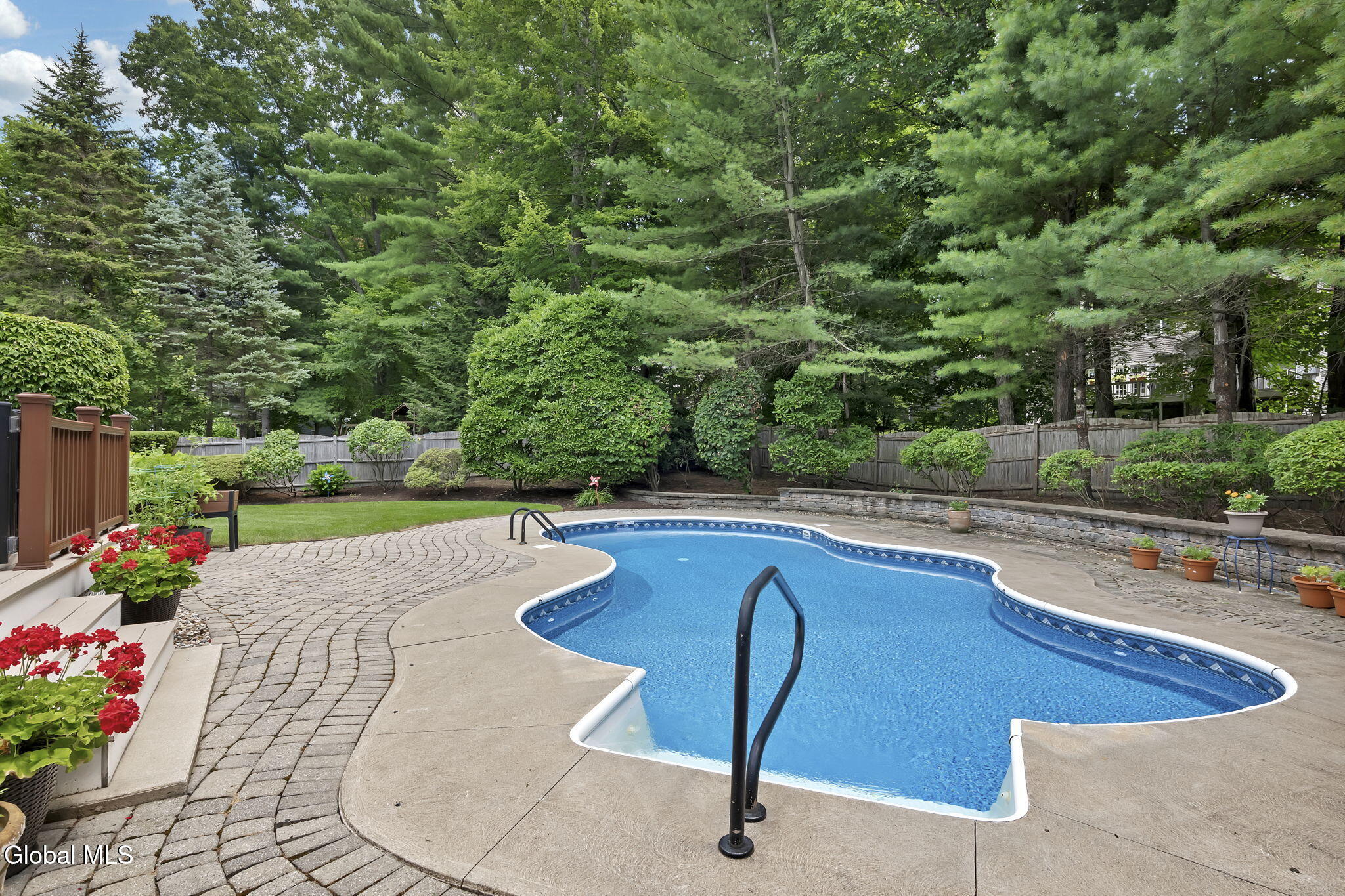 73 Robinwood Drive