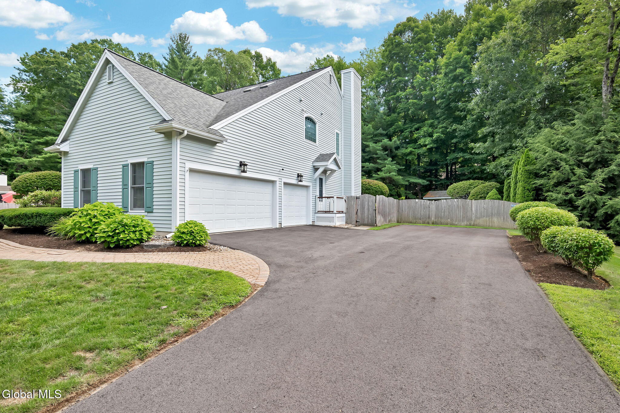 73 Robinwood Drive