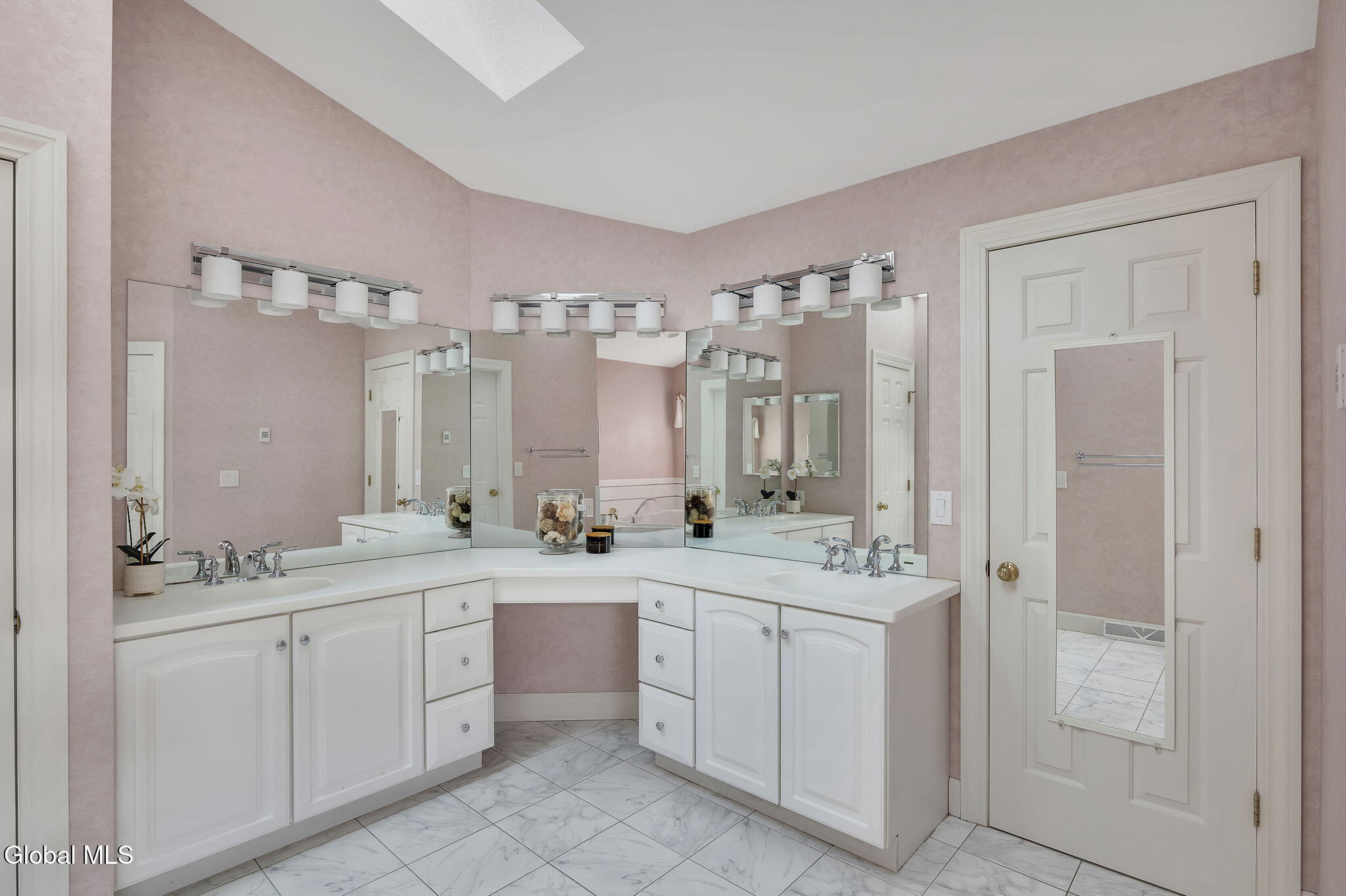 73 Robinwood Drive