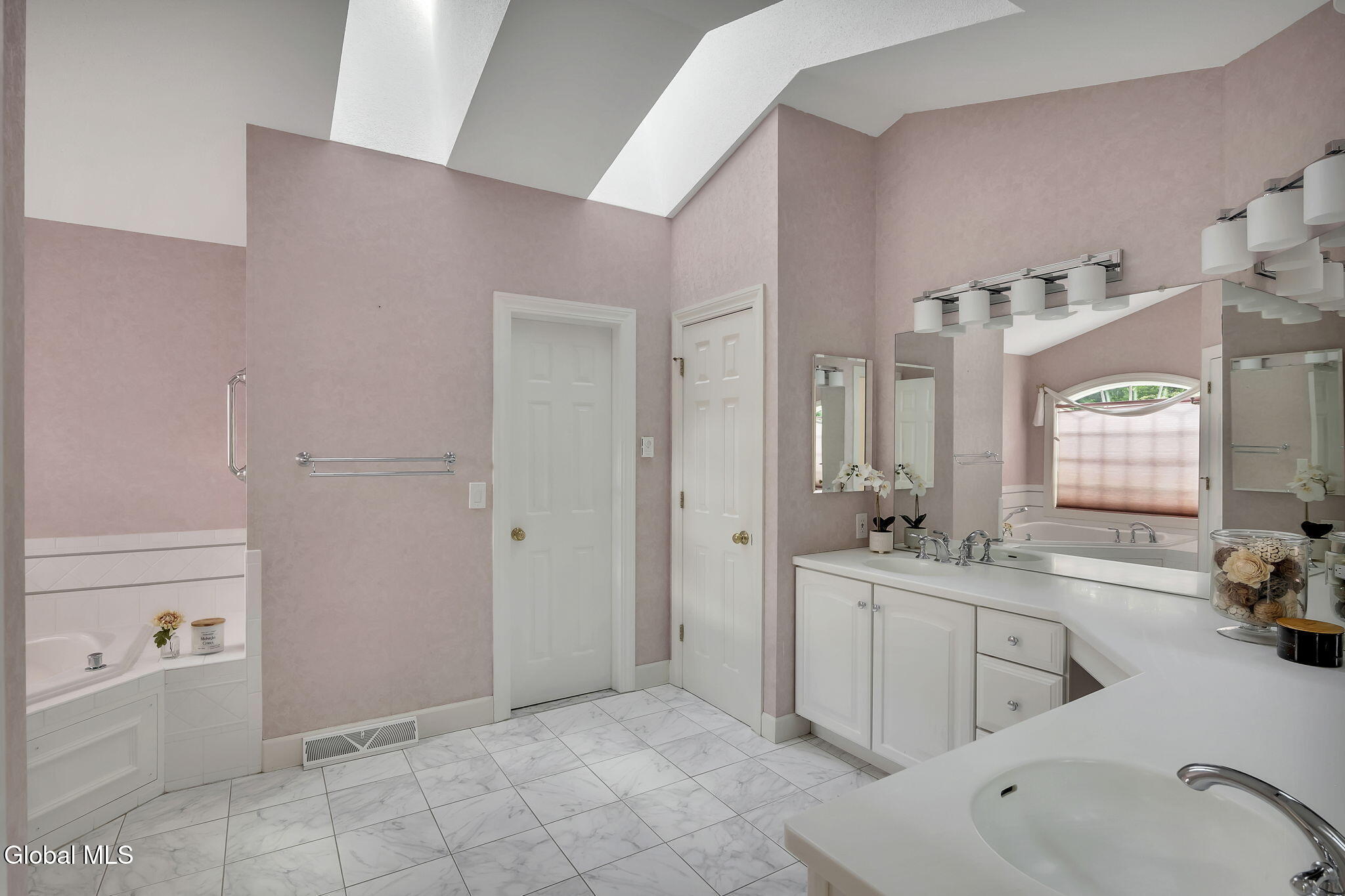 73 Robinwood Drive