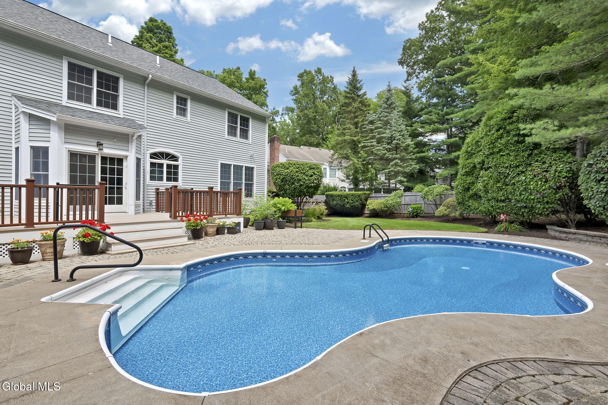 73 Robinwood Drive