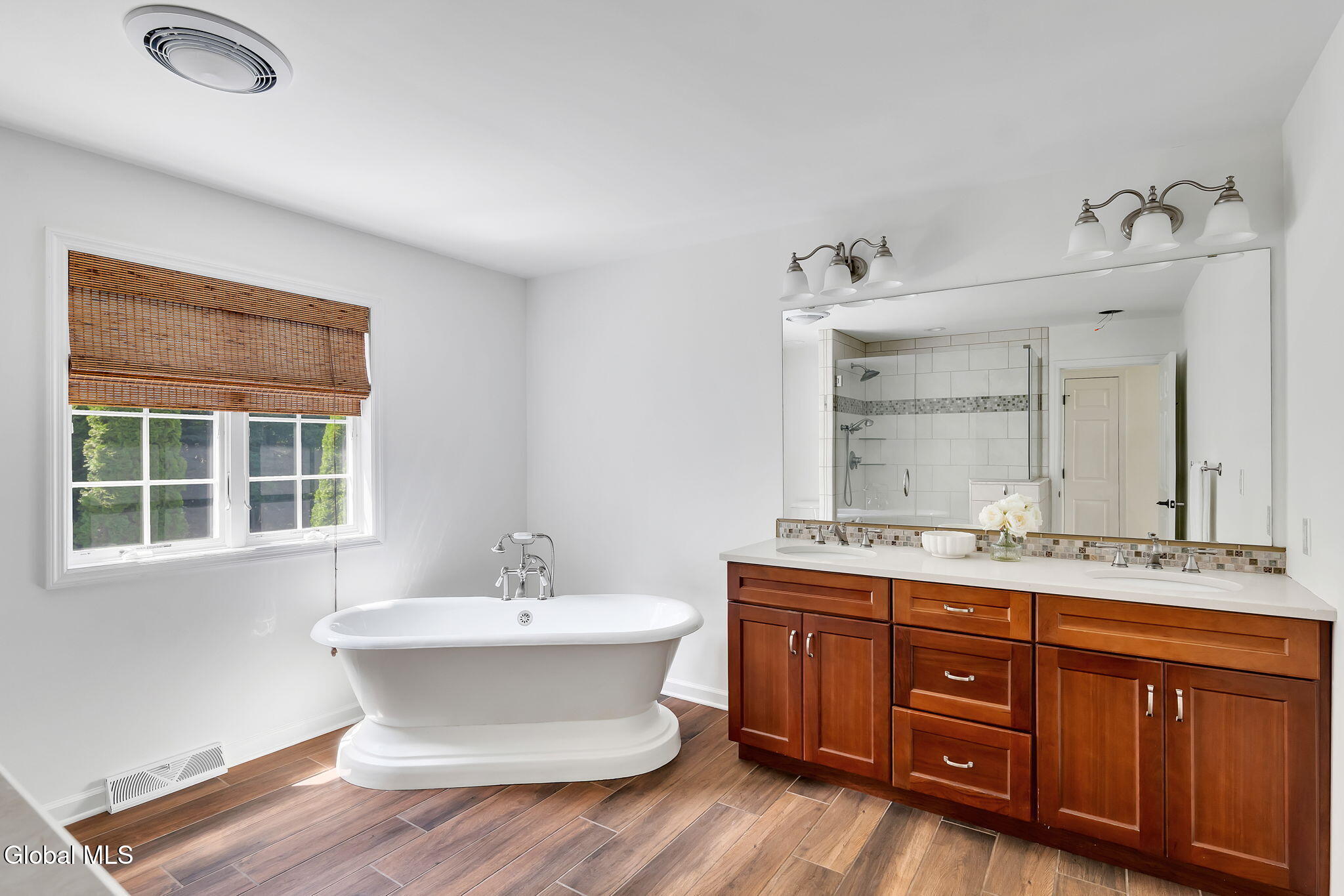 3 Woodland Drive