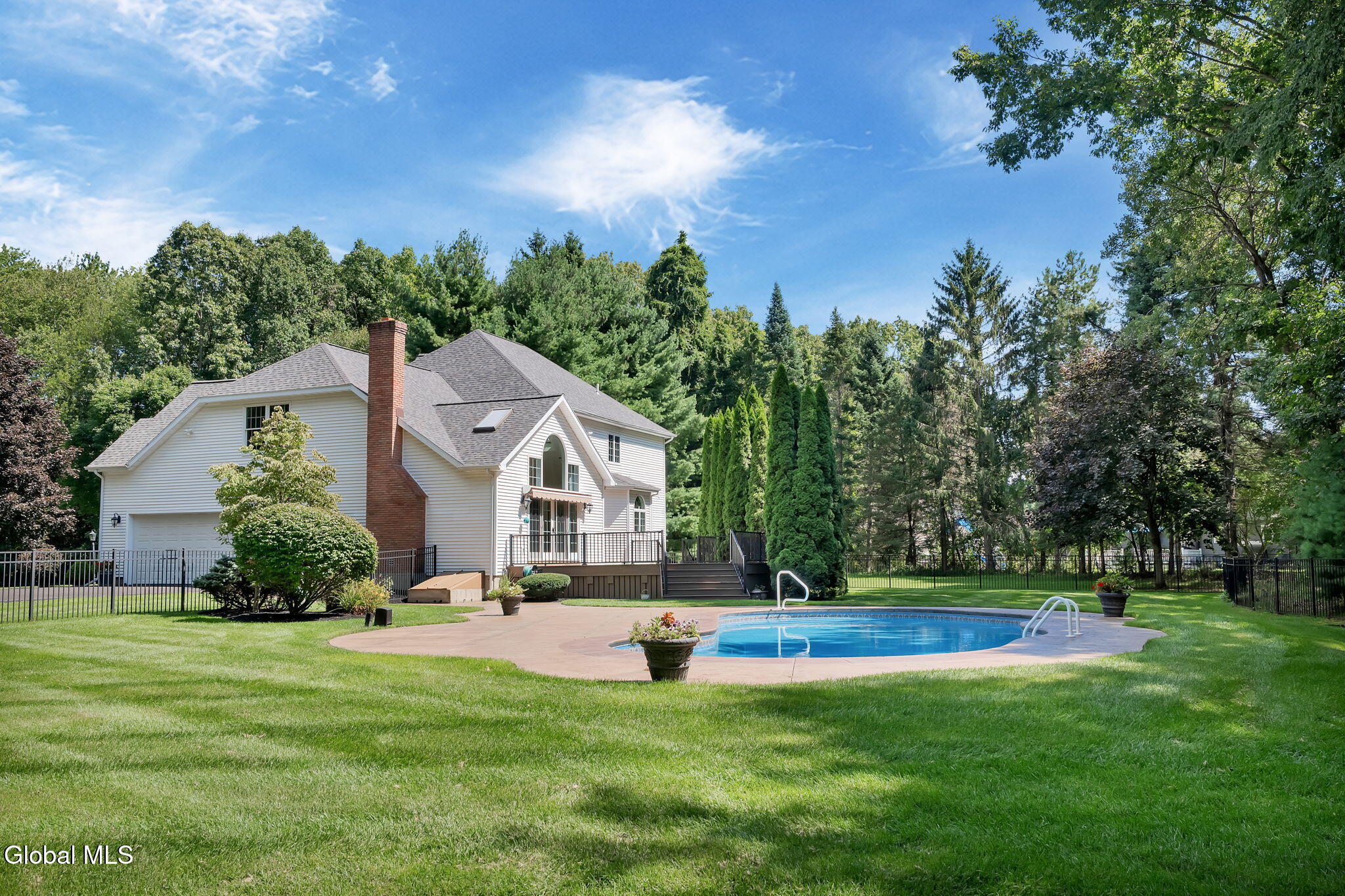 3 Woodland Drive