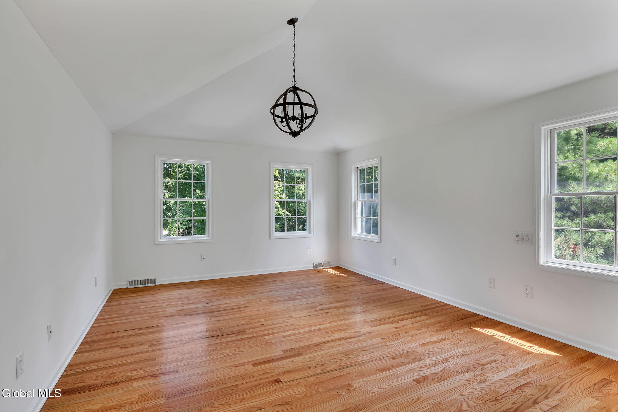 3 Woodland Drive