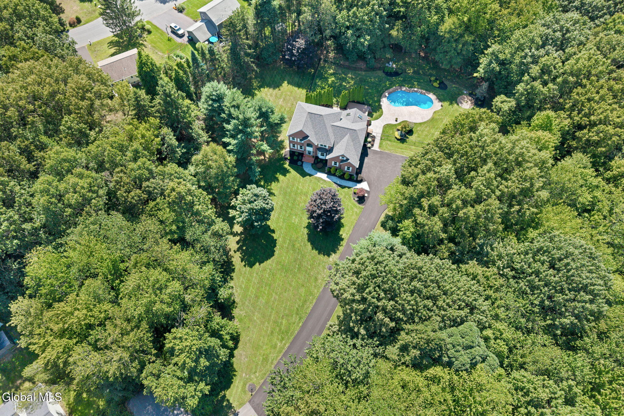 3 Woodland Drive