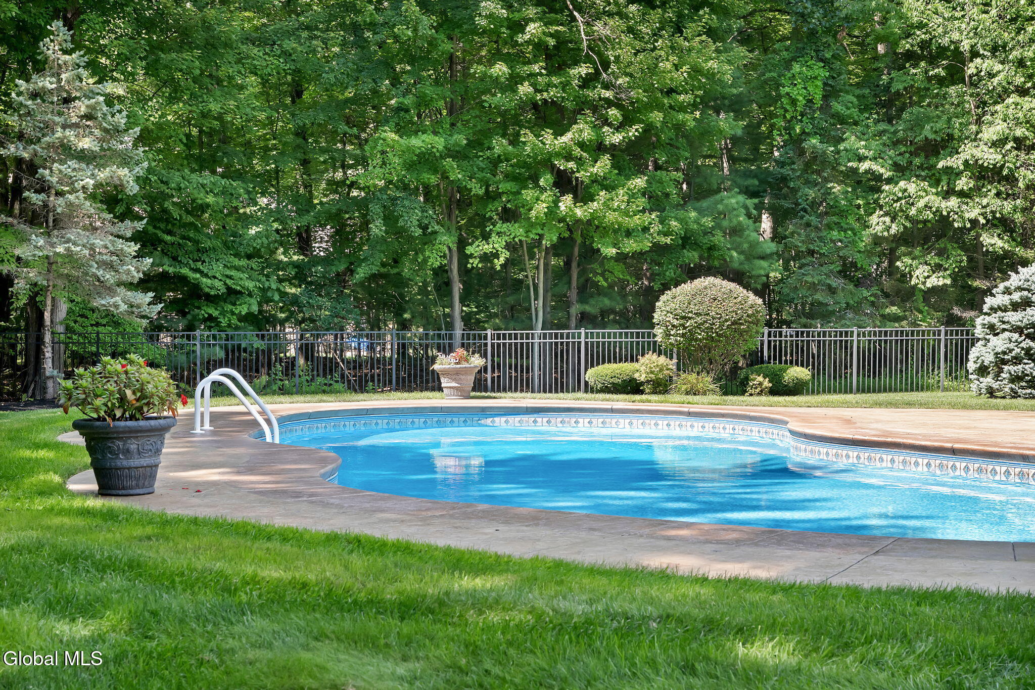 3 Woodland Drive