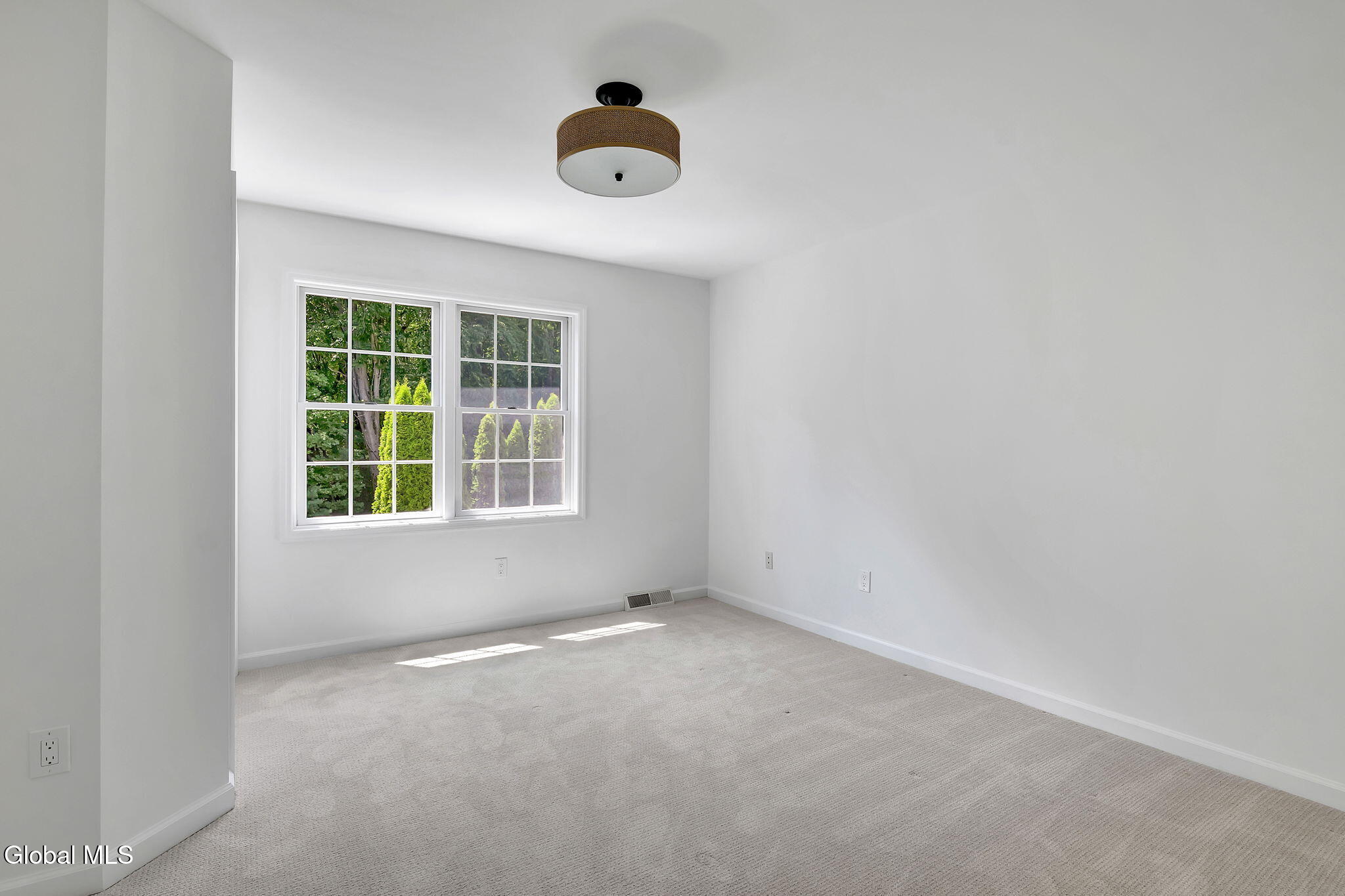 3 Woodland Drive