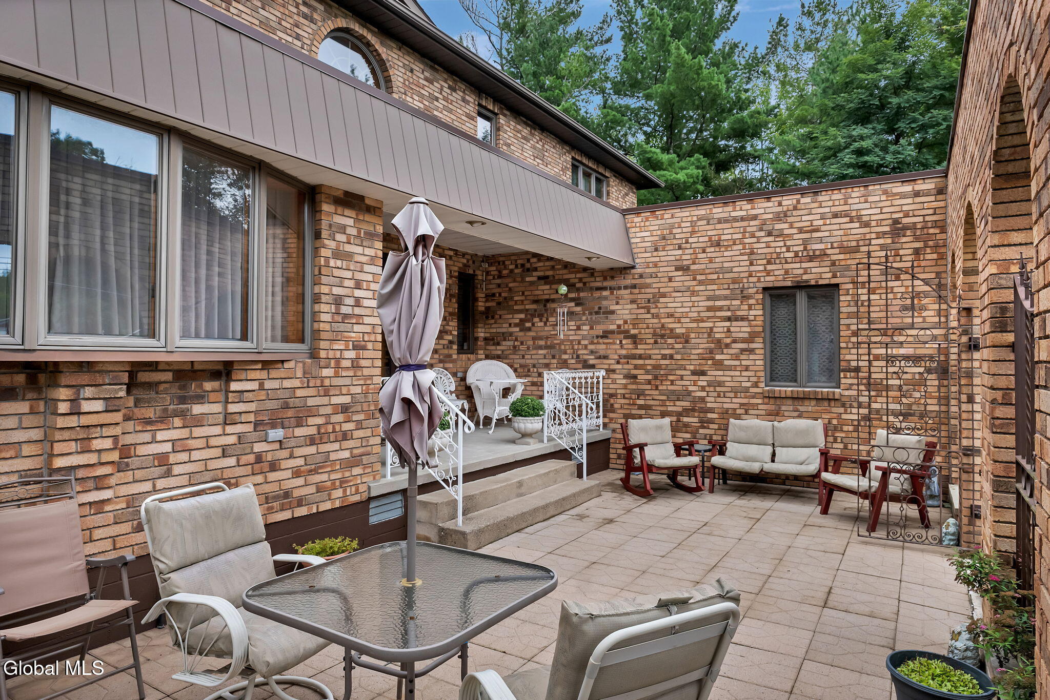 1046 Ridge Road