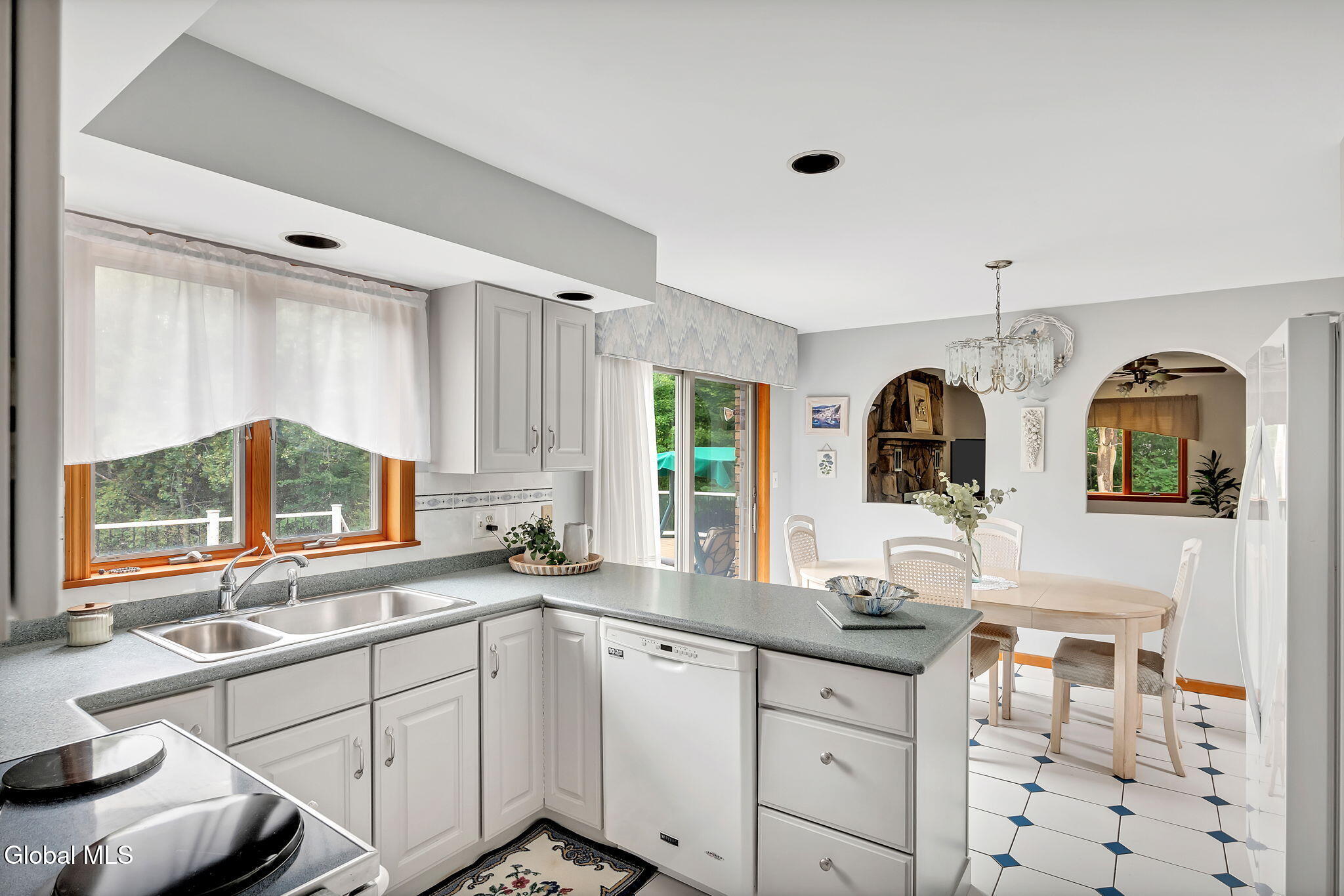 1046 Ridge Road