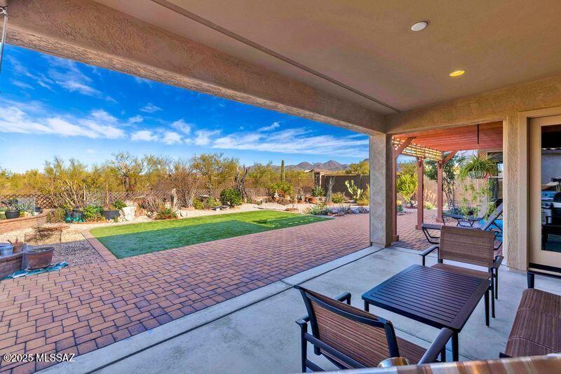 11853 N Raphael Way