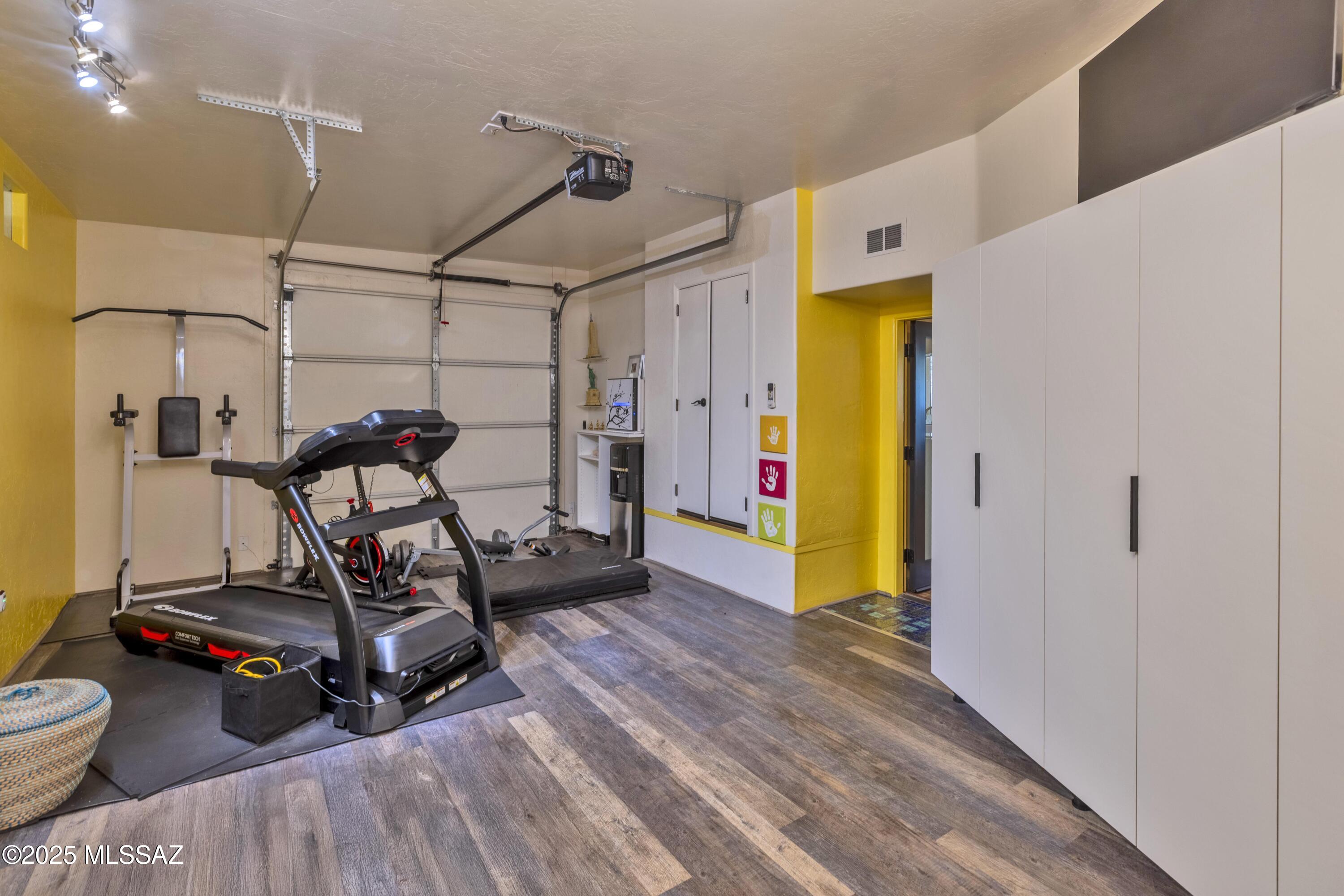 229 W Naranja Drive