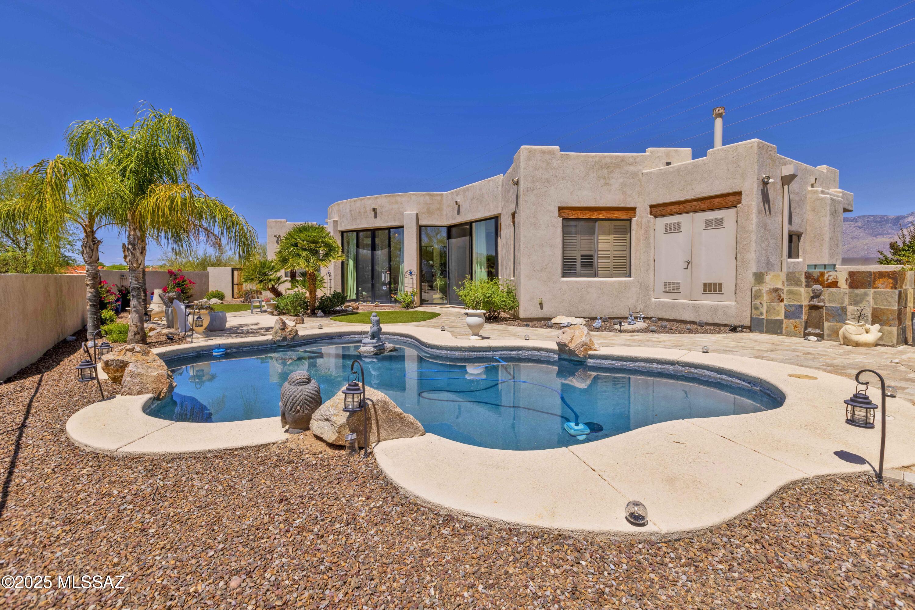 229 W Naranja Drive
